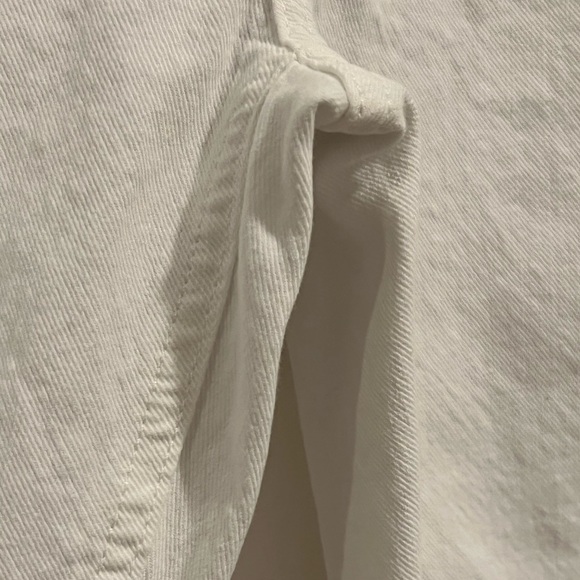 30. 7 For All Mankind white skinny denim pant with raw hem. Size 29 - Picture 9 of 13